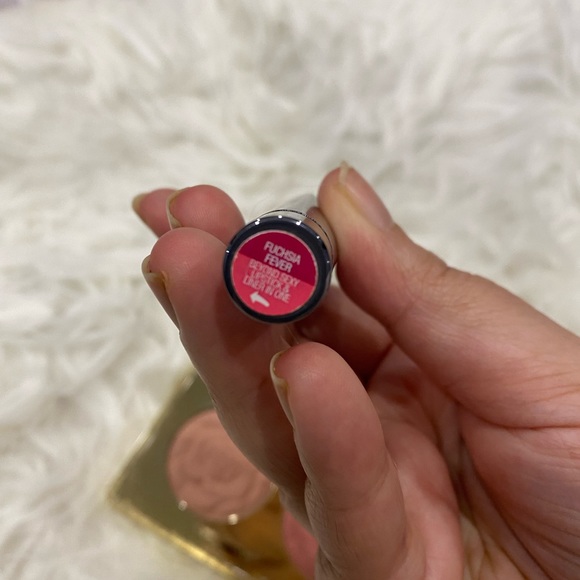 Faces Canada .benefit cosmetics lipstick and milani blush palette - Picture 8 of 9